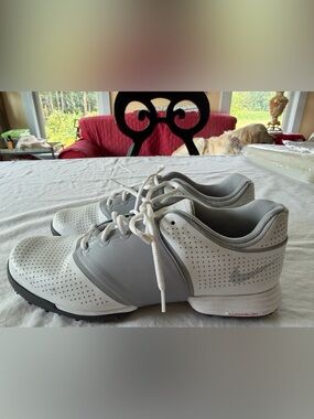 Nike Women's White and Light Gray Golf ⛳️ Shoes